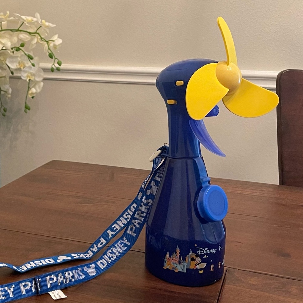 ⚡️12” Tall Walt Disney World Parks Misting Water Spray Bottle Fan & Blue Lanyard